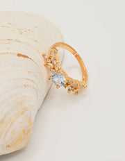 aurora_glow_adjustable_crown_ring_center_stone_focus