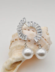 crystal_pearl_arc_ear_wings Montreal minimalist jewellery trending in Canada