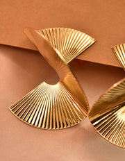 Fan-shaped gold stud earrings with ribbed fold design