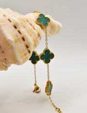 montreal_minimalist_goden_chain_with_green_clover_pendants_luxury_jewelry