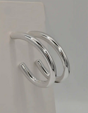 timeless_silver_hoop_earrings_for_women_modern_canadian_jewelry