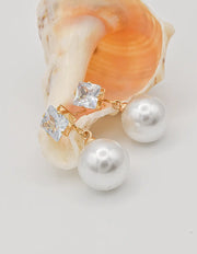 earrings_pearl_earrings_golden_finish_square_cut_studs_with_round_pearl_drops